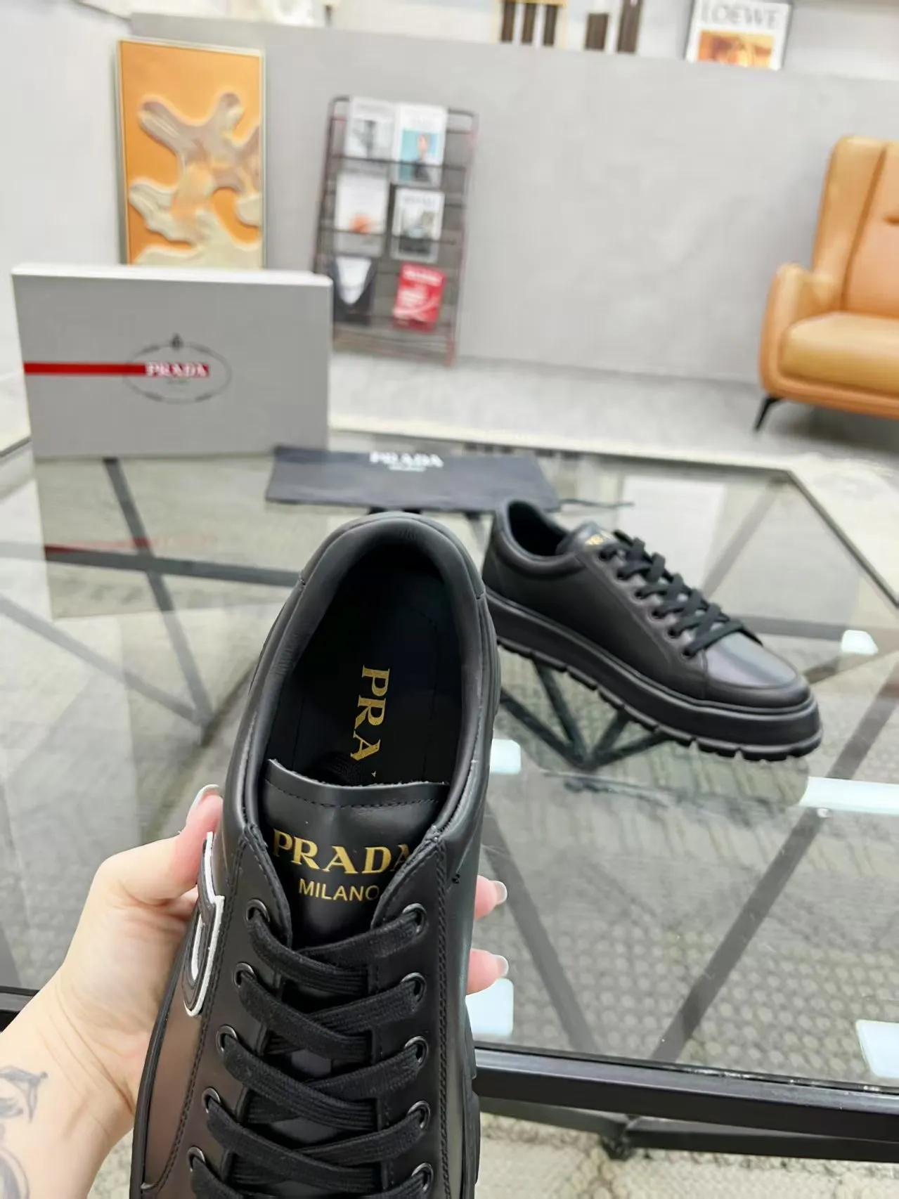 Men's Men's Shoes 💰440 [New Style] 🎍🎍Prada Prada's new men's leather sneakers, the highest version on the market, any comparison is welcome🆚! The original leather has excellent texture and is super high-end! Fetal sheep net lining imported from Italy, removable pad! Luxurious materials and fine workmanship, highly recommended! Code: 38-44 (45 can be customized